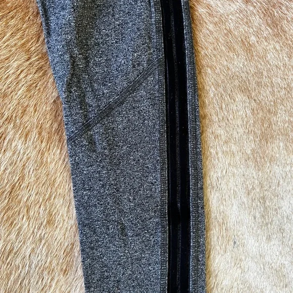 Victoria’s Secret PINK High-waisted Leggins with Mesh Detailing - Picture 5 of 5